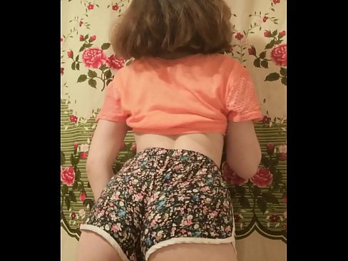 ❤️ Tânără sexy care se dezbracă de pantaloni scurți în fața camerei de filmat ☑ at porn ro.pornpicslove.ru ❤
